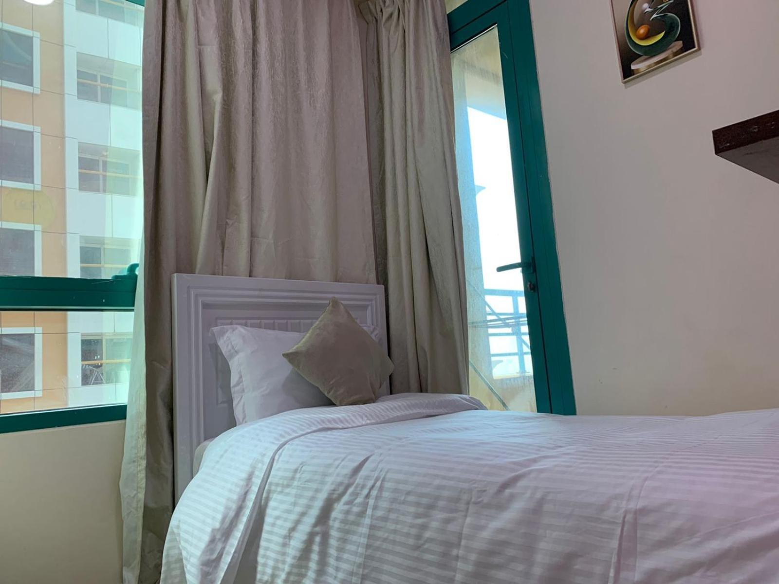 Nice Single Rooms For "Girls" Only In Dubai, Marina Buitenkant foto
