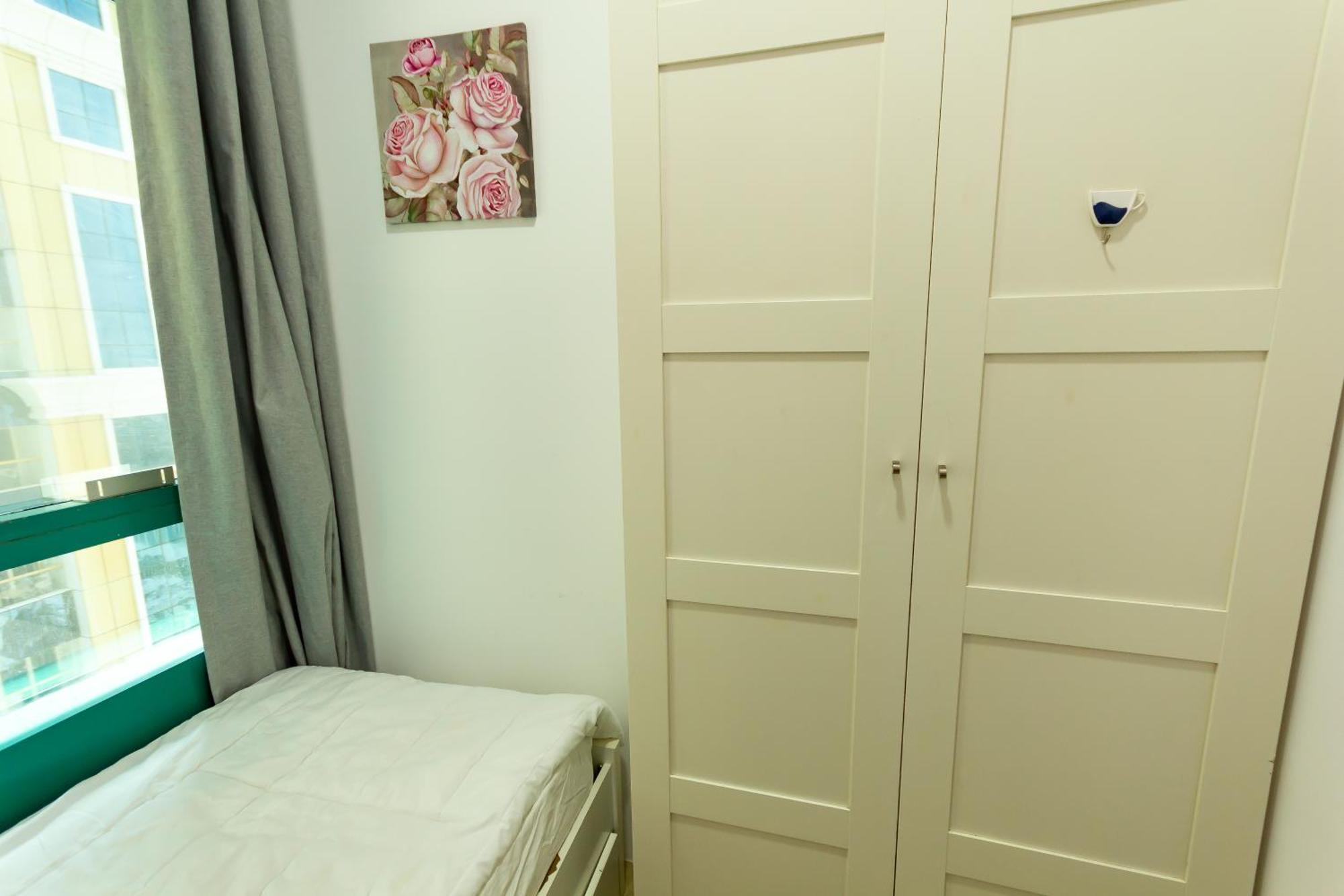 Nice Single Rooms For "Girls" Only In Dubai, Marina Buitenkant foto