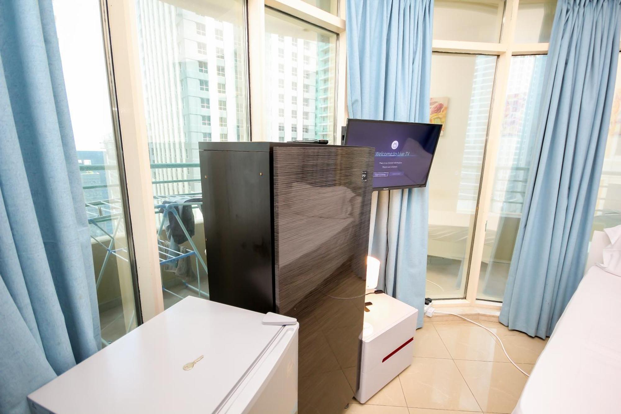 Nice Single Rooms For "Girls" Only In Dubai, Marina Buitenkant foto